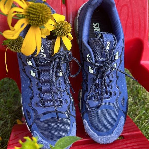 ASICS- NWOT - Picture 4 of 6